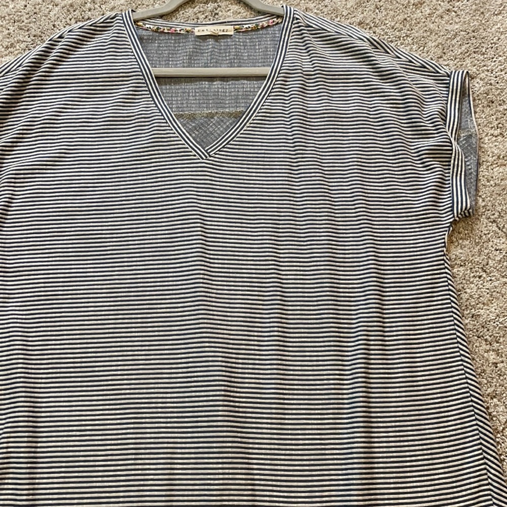 Adorable Retrology blue/white striped short sleeve button back top, 1x - Picture 2 of 7